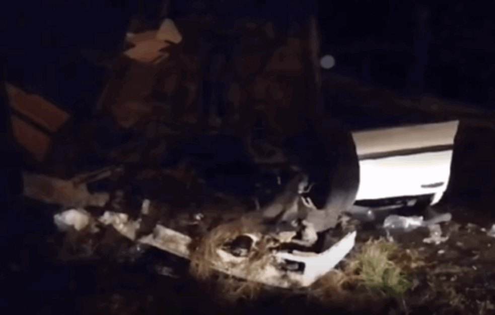 UŽAS U KRALJEVU: Kod naselja Ribnica AUTO <span style='color:red;'><b>SLETEO U REKU</b></span>, vozač srećom izbegao smrt (VIDEO) 

